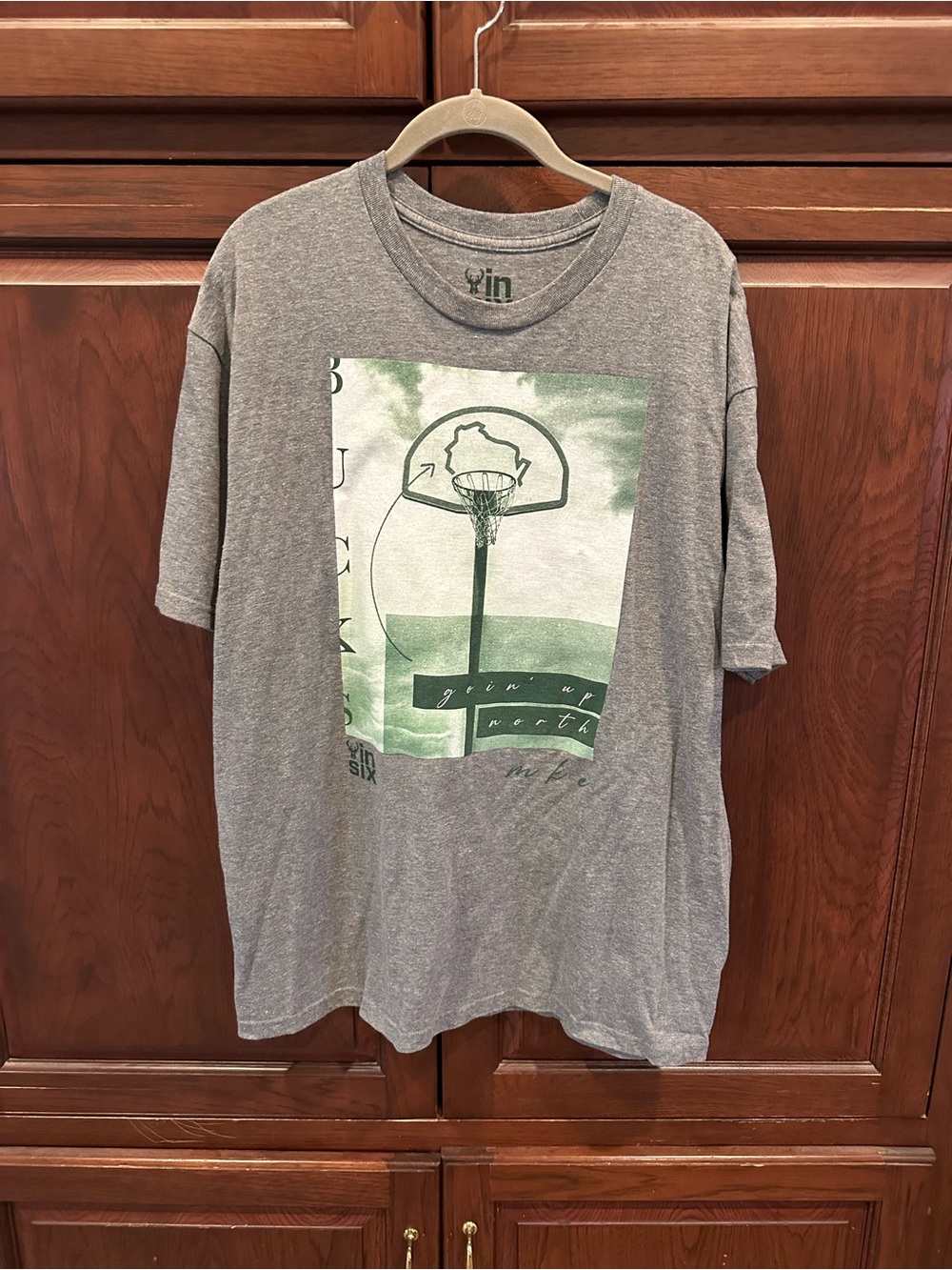 Milwaukee bucks tee sz XL